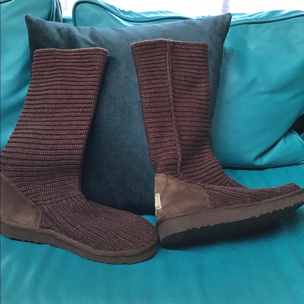 UGG boots NWOT s/n 5917